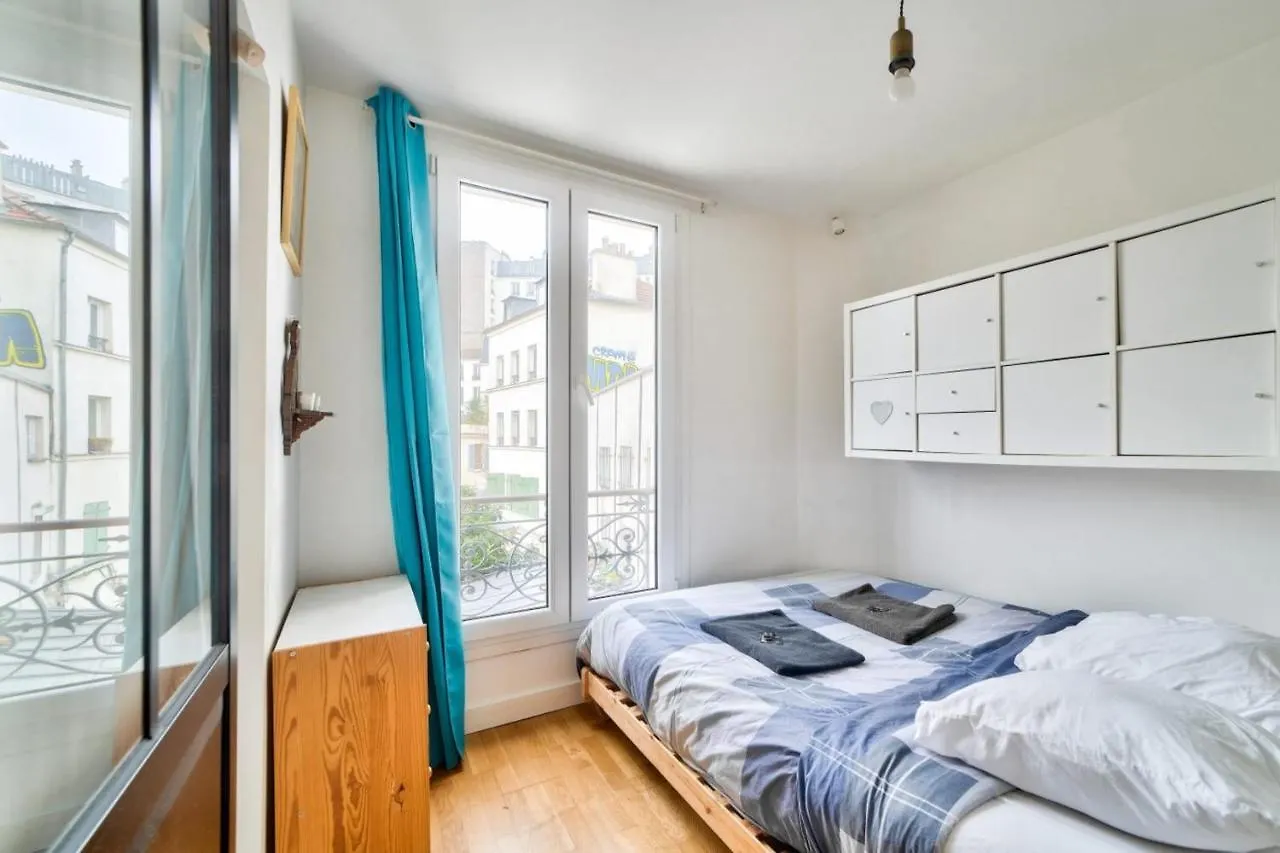 Charming Apartment For 2 In The Heart Of The 20Th Arrondissement location