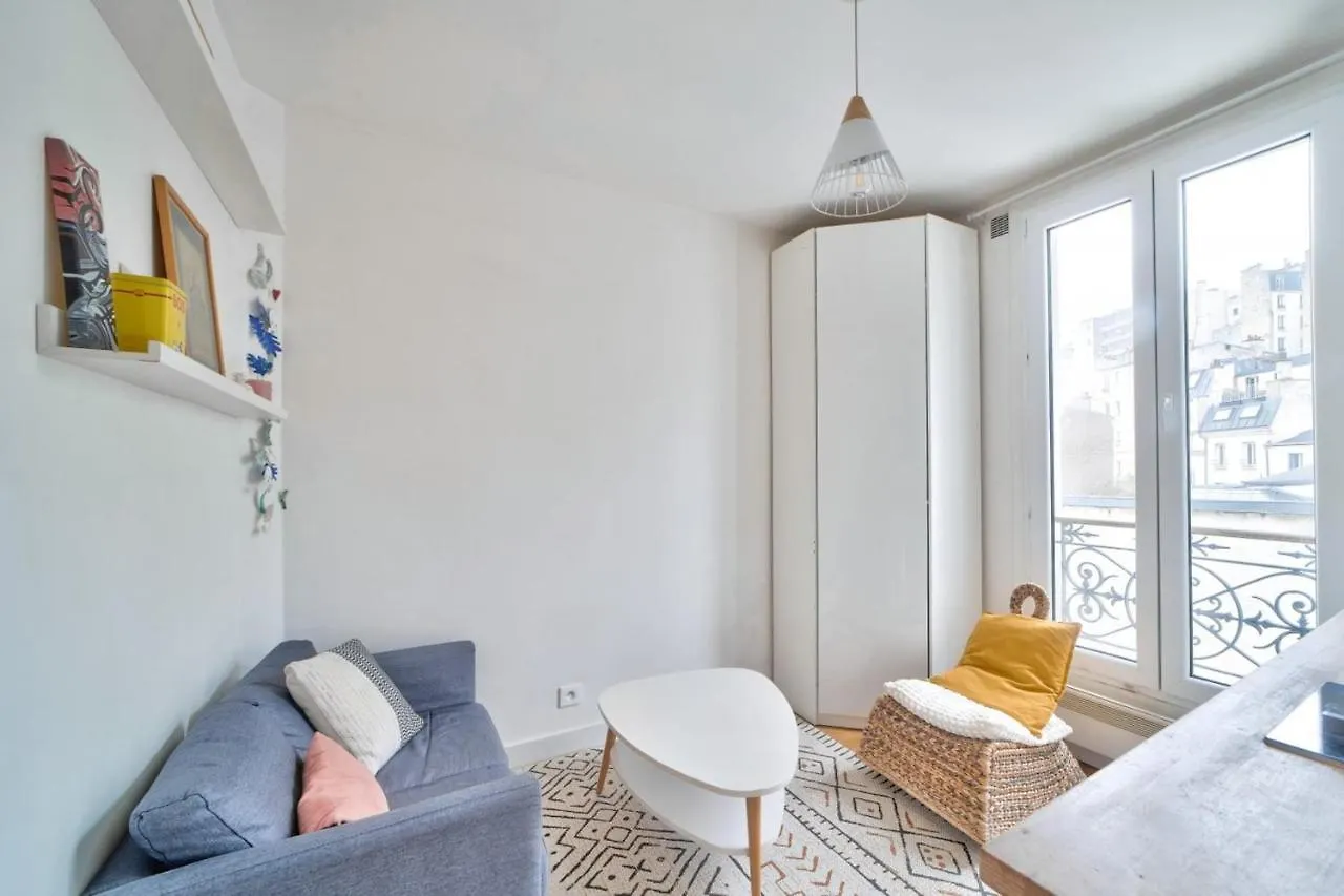 Charming Apartment For 2 In The Heart Of The 20Th Arrondissement Paris France