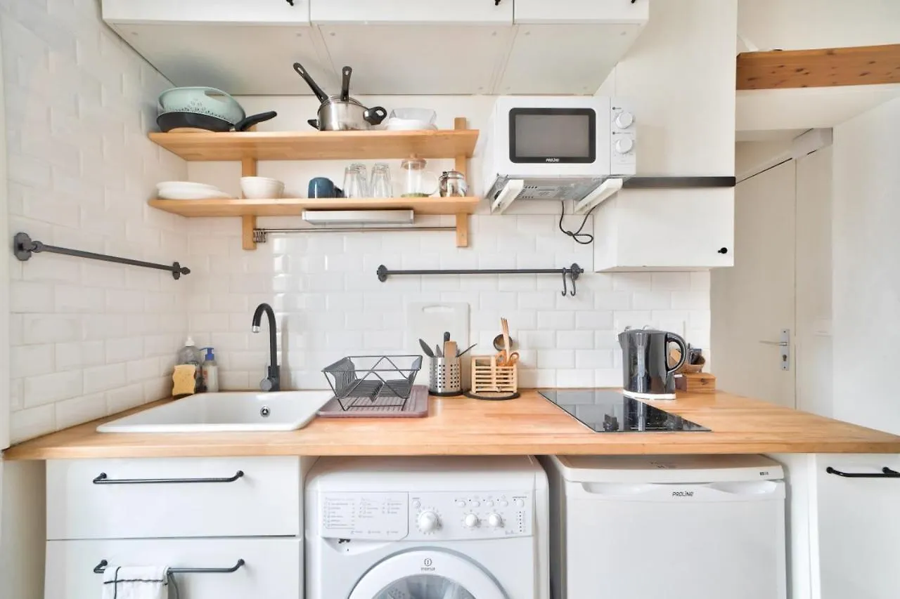 Charming Apartment For 2 In The Heart Of The 20Th Arrondissement Paris 0*,  France